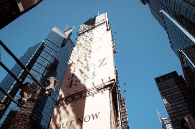 Ejemplo de carteles publicitarios en edificios